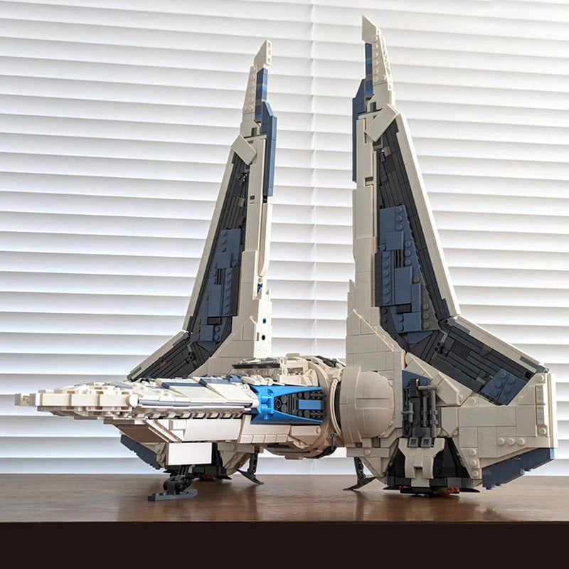 moc-188327 kom'rk mandalorian gauntlet - class fighter transport - 3